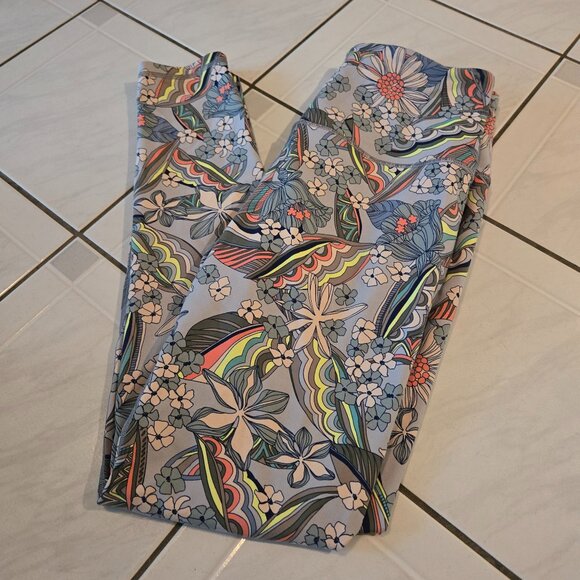 Victoria's Secret Sport Knockout Floral Print Leggings Gray M - Picture 1 of 3
